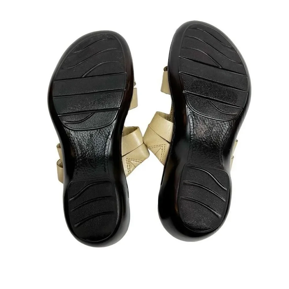 Clark’s bendable nude beige ina cherish leather sandals size 6